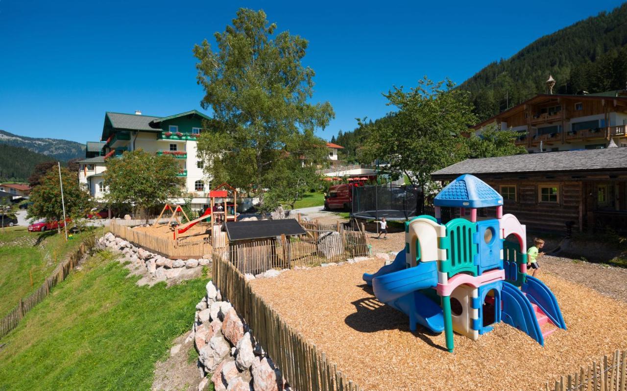 Wohlfuehlresort Und Feriengut Martinerhof Sankt Martin am Tennengebirge Buitenkant foto